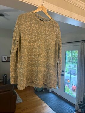 Men's Crewneck Pullover Sweater great condition.